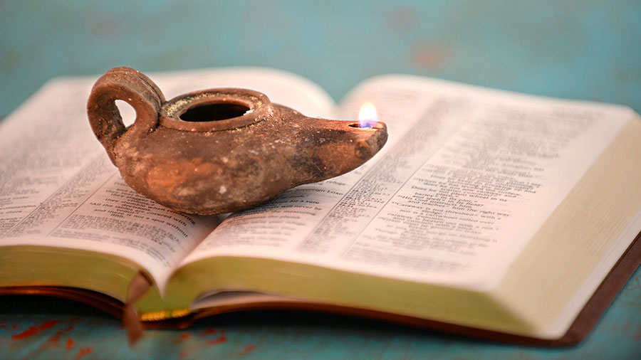 08 06 mdm Ta Parole est une lampe à mes pieds